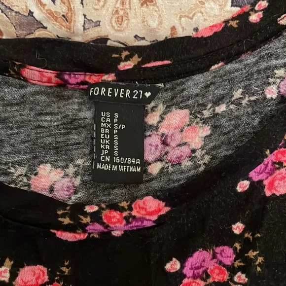 Cute floral tank - Picture 2 of 6